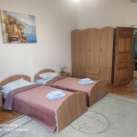 Apartments Domovik ,Kirilla I Mefodiya, 5 Mukačevo Esterno foto