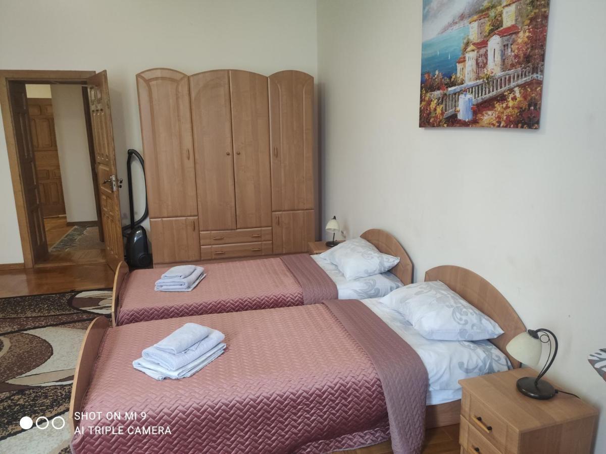 Apartments Domovik ,Kirilla I Mefodiya, 5 Mukačevo Esterno foto