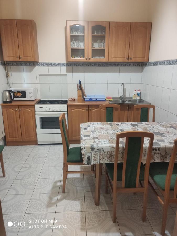 Apartments Domovik ,Kirilla I Mefodiya, 5 Mukačevo Esterno foto