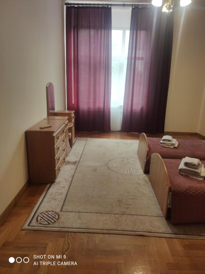 Apartments Domovik ,Kirilla I Mefodiya, 5 Mukačevo Esterno foto