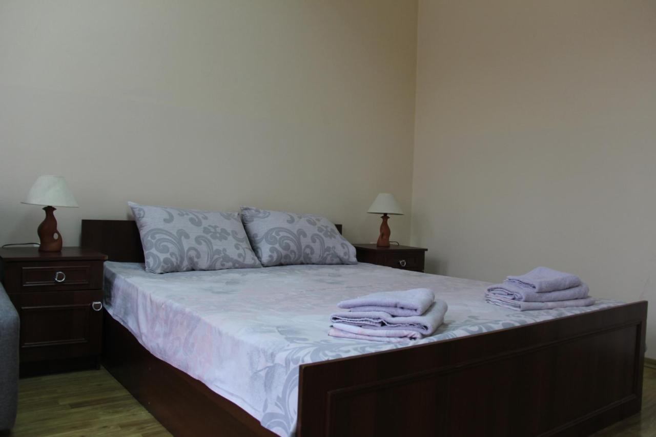 Apartments Domovik ,Kirilla I Mefodiya, 5 Mukačevo Esterno foto