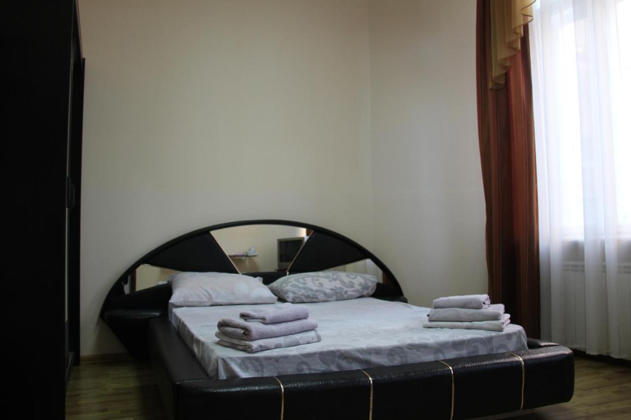 Apartments Domovik ,Kirilla I Mefodiya, 5 Mukačevo Esterno foto