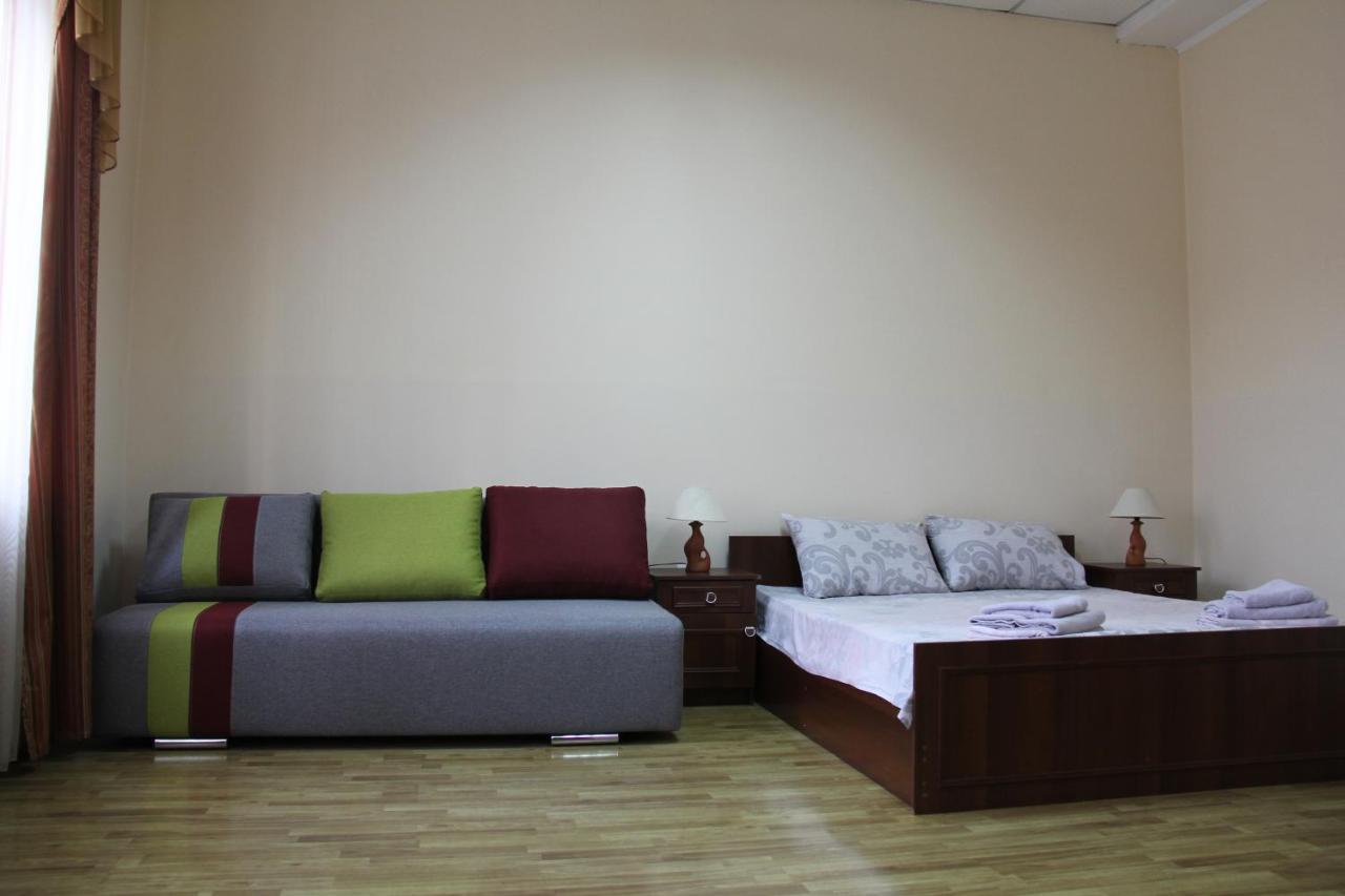 Apartments Domovik ,Kirilla I Mefodiya, 5 Mukačevo Esterno foto