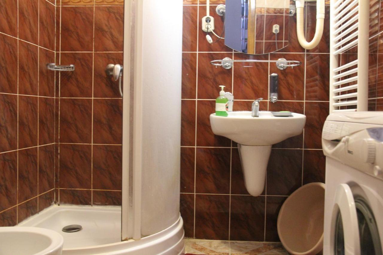 Apartments Domovik ,Kirilla I Mefodiya, 5 Mukačevo Esterno foto