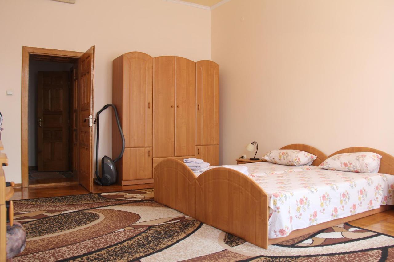 Apartments Domovik ,Kirilla I Mefodiya, 5 Mukačevo Esterno foto