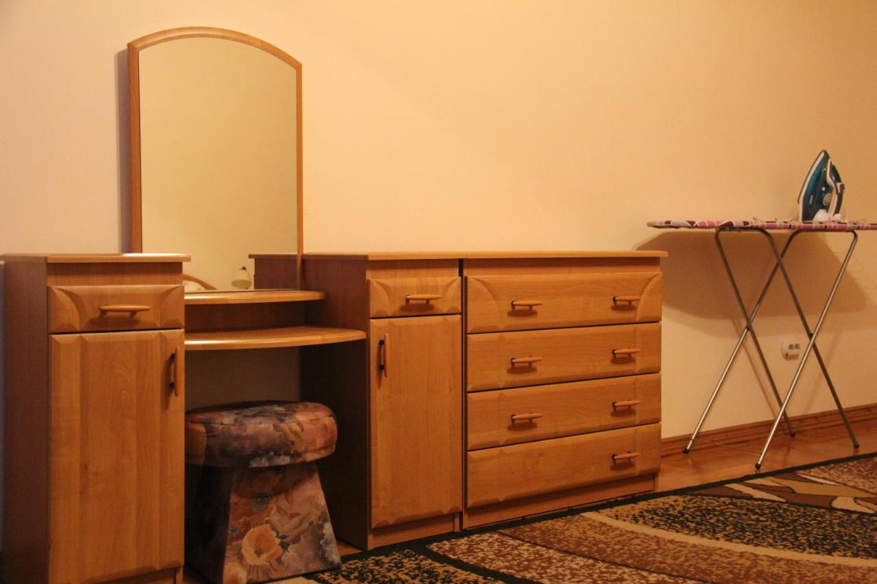 Apartments Domovik ,Kirilla I Mefodiya, 5 Mukačevo Esterno foto