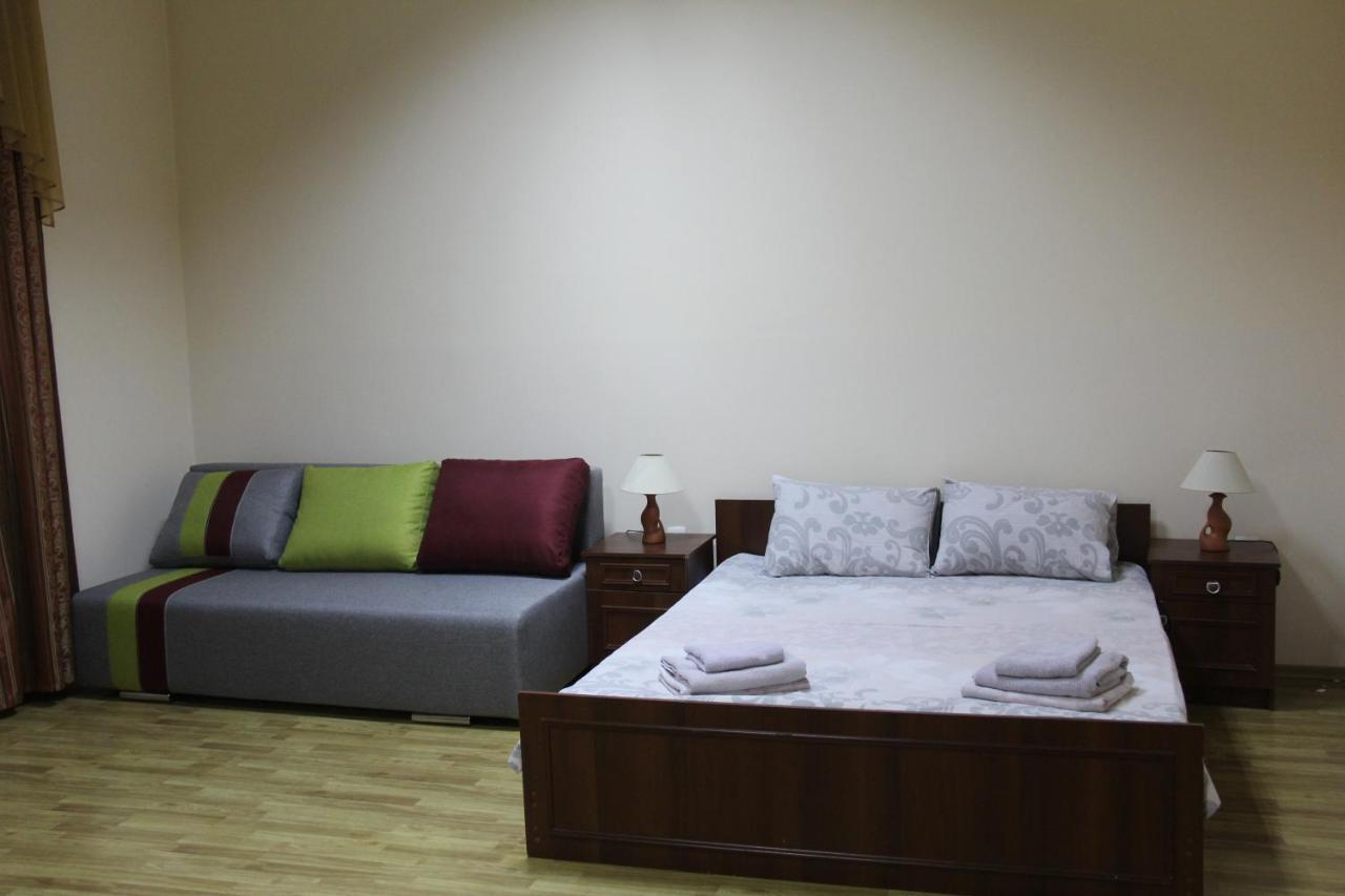 Apartments Domovik ,Kirilla I Mefodiya, 5 Mukačevo Esterno foto