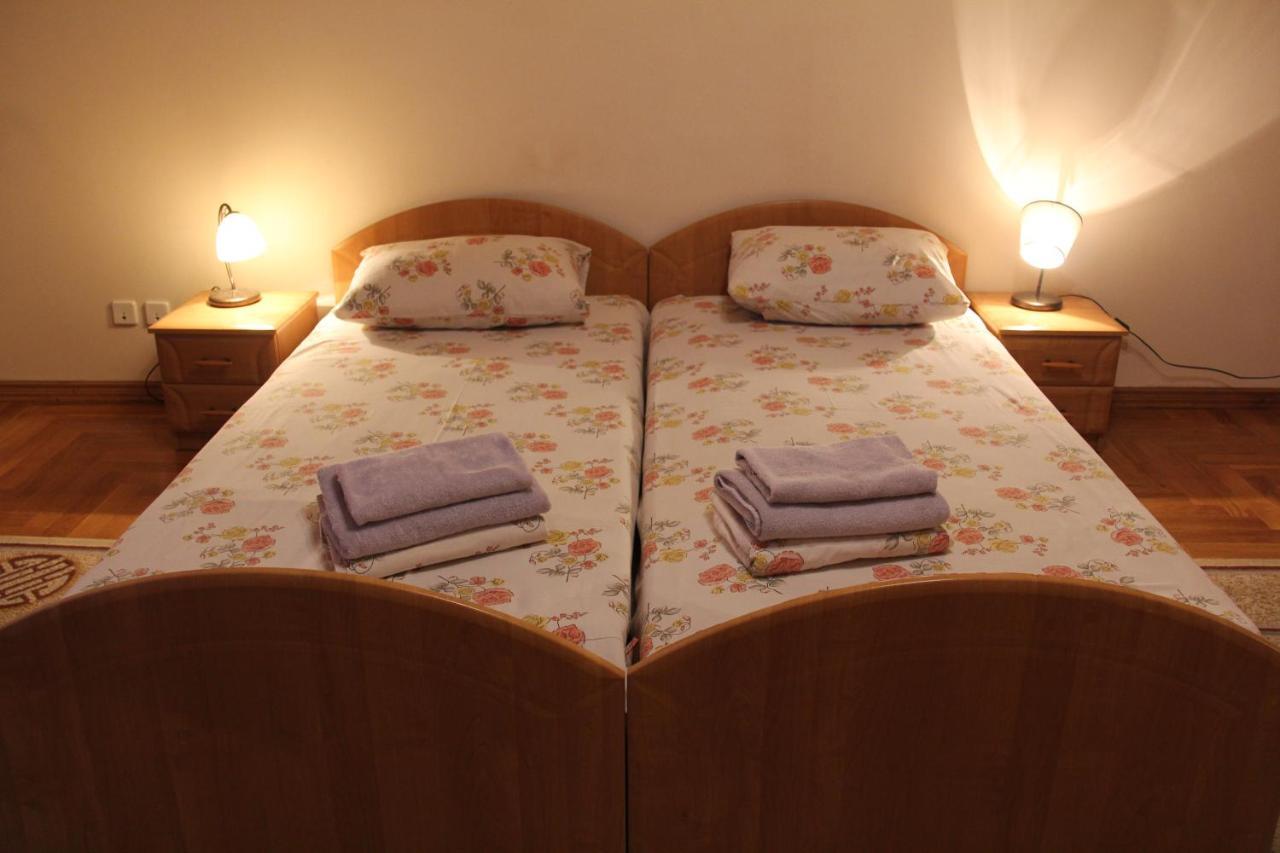 Apartments Domovik ,Kirilla I Mefodiya, 5 Mukačevo Esterno foto