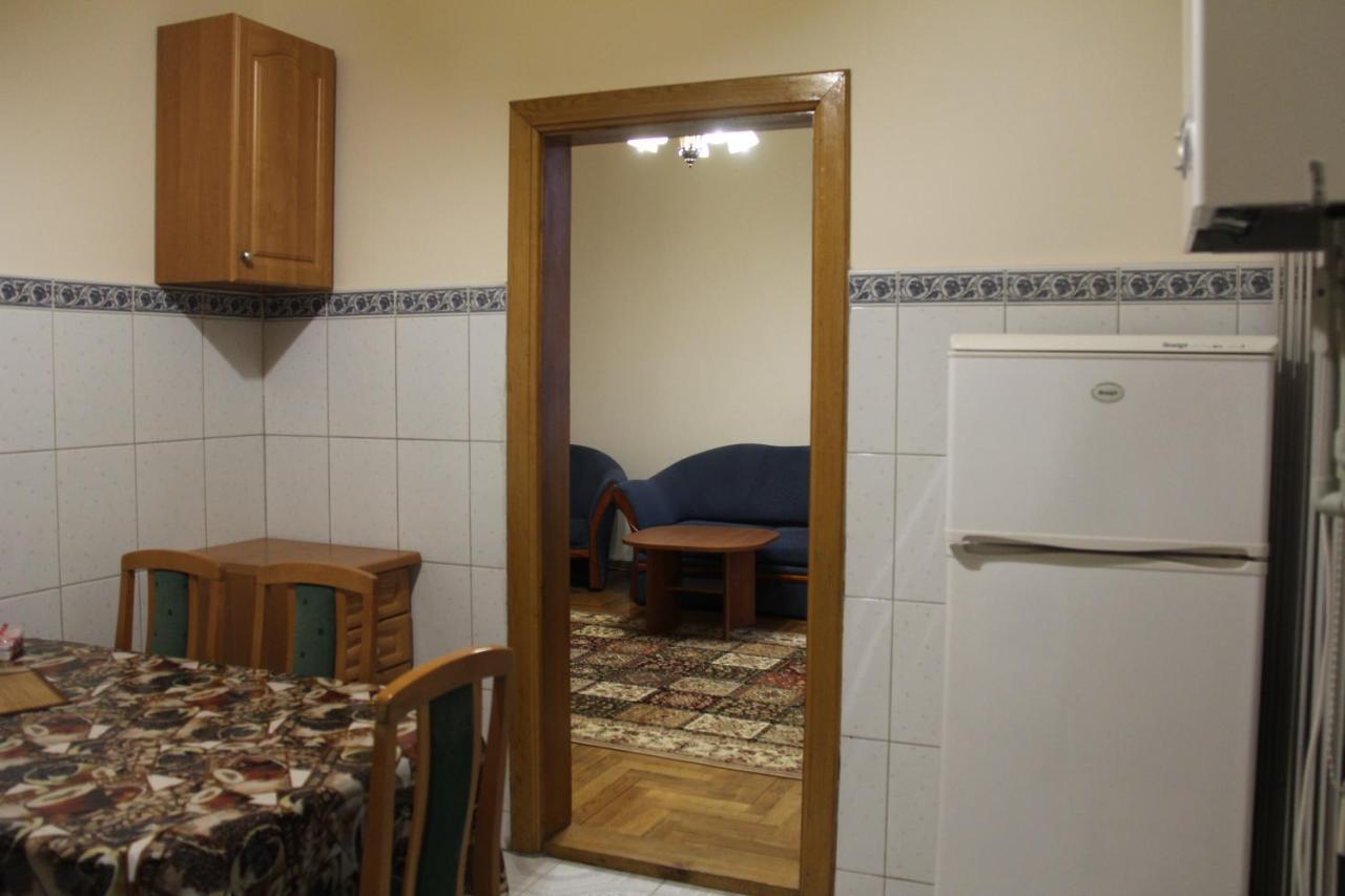 Apartments Domovik ,Kirilla I Mefodiya, 5 Mukačevo Esterno foto