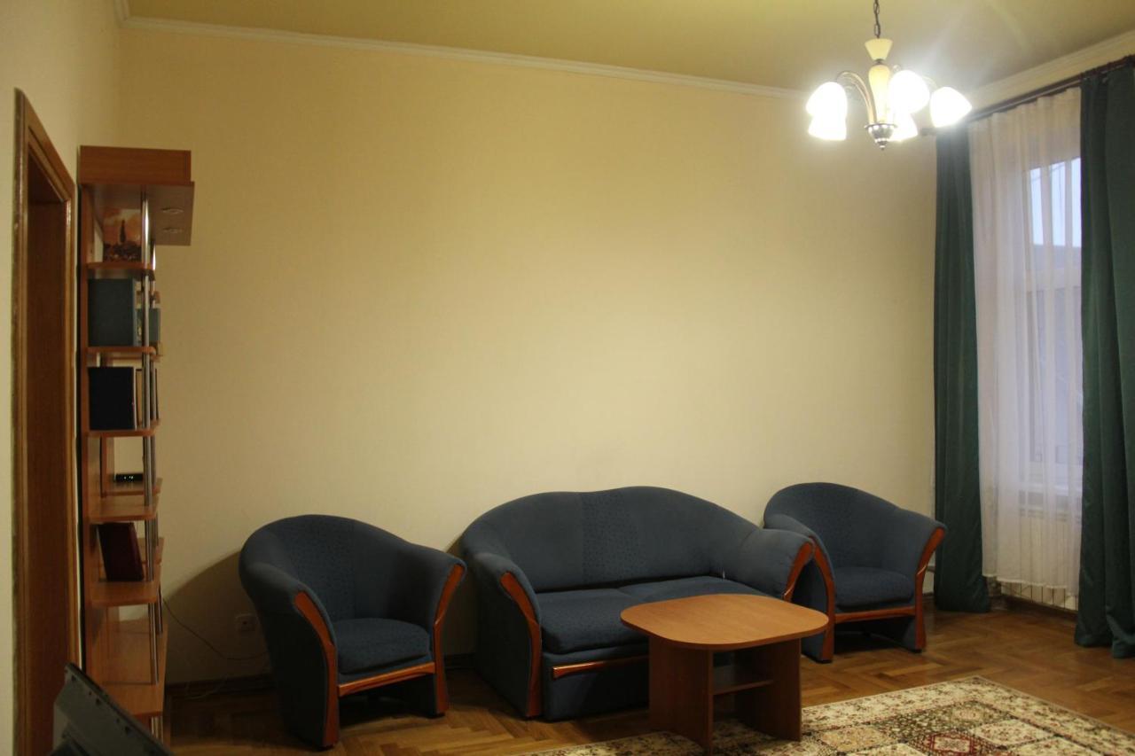 Apartments Domovik ,Kirilla I Mefodiya, 5 Mukačevo Esterno foto